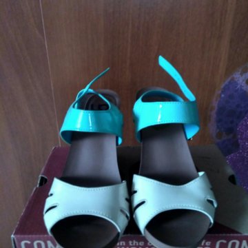 Босоножки новые