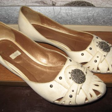 Балетки белые