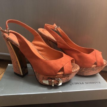 Босоножки новые