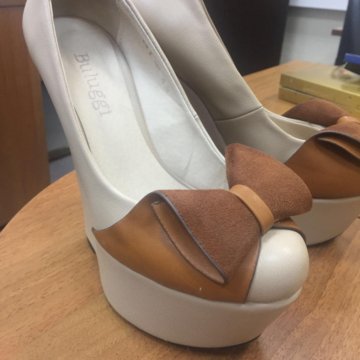 Туфли на танкетке