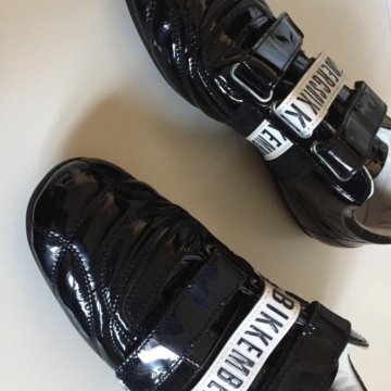 Кроссовки женские. BIKKENBERG.