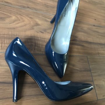 Туфли . Италия .