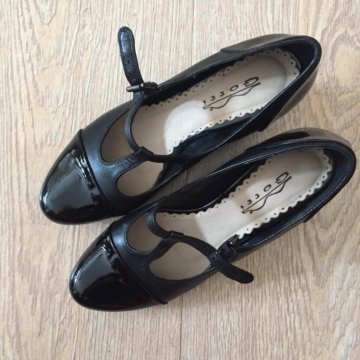 Женские кожаные туфли