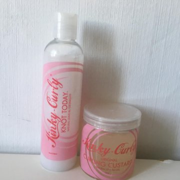 Curly chicktrainer makeout shower
