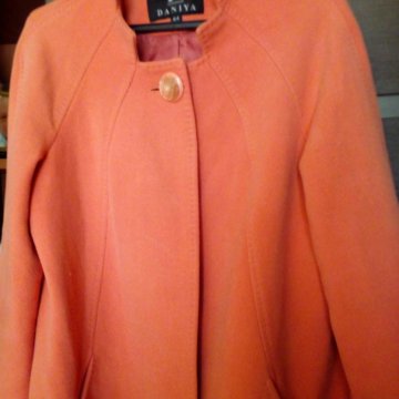 Цвет персиковый пальто