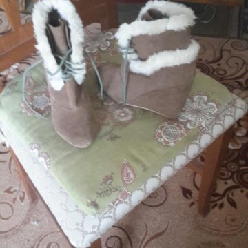 Женские ботинки