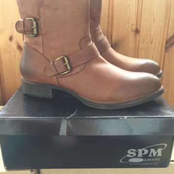 Новые кожаные ботинки