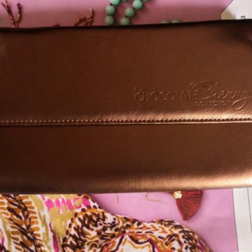 Клатч с фирменным логотипом от Matrix