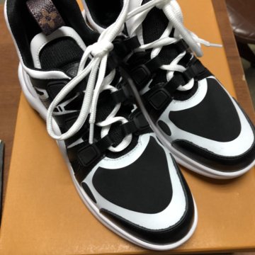 Кроссовки женские