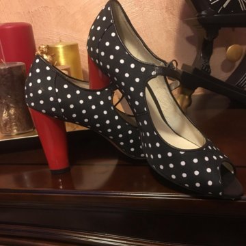 Шикарные Туфли новые 38