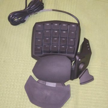 Игровая USB мини-клавиатура Razer Orbweaver