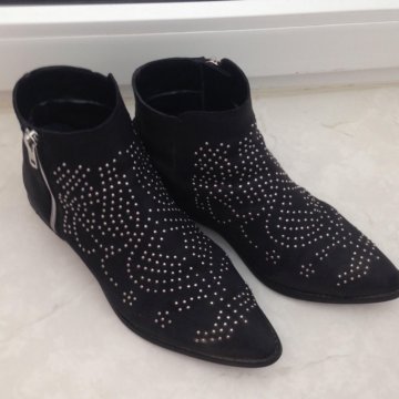 Замшевые ботинки/ботильоны с заклепками asos