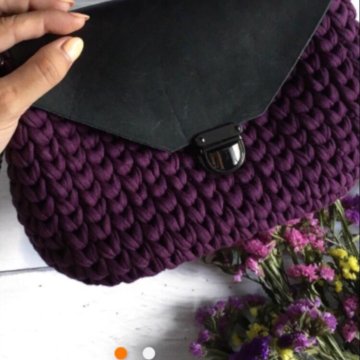 Вязаная сумка с кожаным клапаном