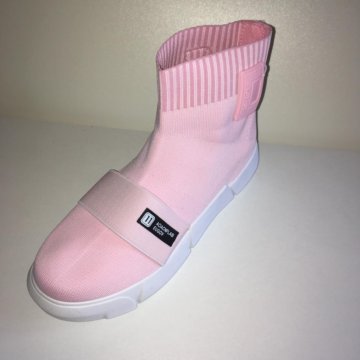 Женские кроссовки