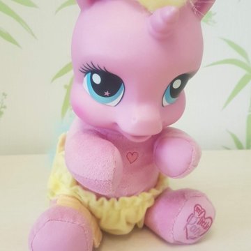 Rainbow g3 pony toy. Пони g1 игрушки. Лошадка розовая резиновая из 90х. Пони большая говорящая. Говорящая пони.