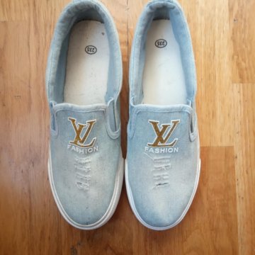 Новые джинсовые тапочки