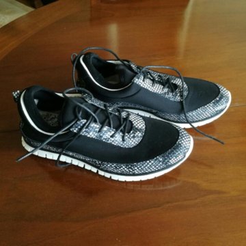 Кроссовки с отделкой кожей питона