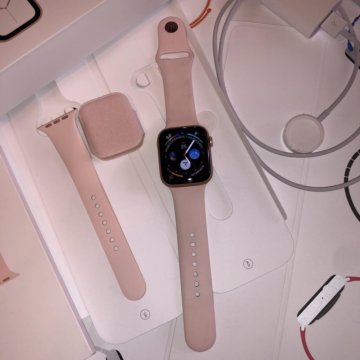 Apple watch se pink. Apple watch se 2022 40mm. Apple watch se 40mm комплектация. Apple watch se 40mm бежевый. Комплектация Эппл вотч se 44мм.