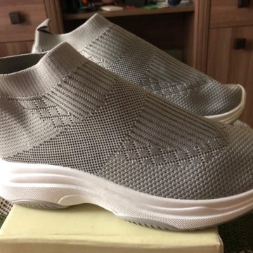 Кроссовки новые