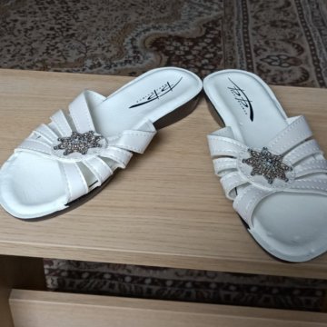 Новые шлепанцы