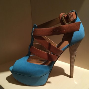 Босоножки Guess новые