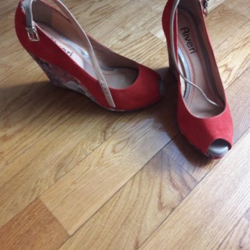 Новые босоножки Riveri