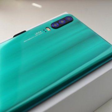 Huawei green. Huawei p30 Green. Хуавей зеленый на 1 терабайт. Хуавей зеленый с 1 камерой. Huawei y5p мятный.