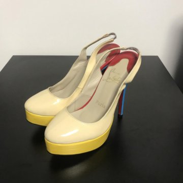 Новые цветные туфли на каблуке