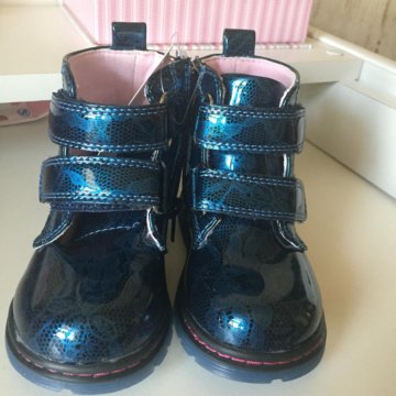 Новые демисезонные ботинки 22