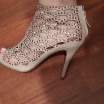 Босоножки новые