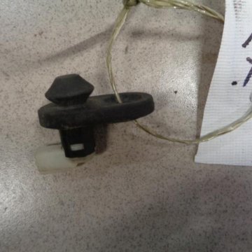 Концевики дверей мазда 323. Выключатель концевой (дверной) r5мc01. Концевики дверей мазда 3. Концевики дверей на mazda 626. Концевик двери mazda mpv.