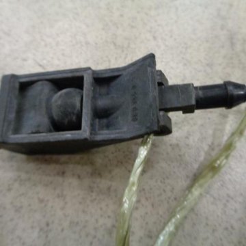 форсунка стеклоомывателя поло седан. форсунка омывателя пассат б5. форсунка стеклоомывателя транспортер т4. форсунка омывателя лобового стекла фольксваген. форсунки омывателя стекла транспортер т4.