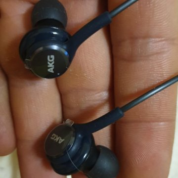 Как подключить наушники akg мерседес к телефону