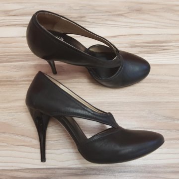 Открытые туфли Fabi 36,5