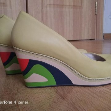 Туфли кожаные на танкетке