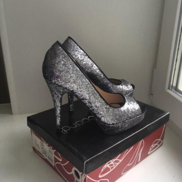Туфли с паетками на высокой шпильке 38р-р