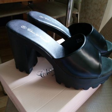 Женские шлепанцы