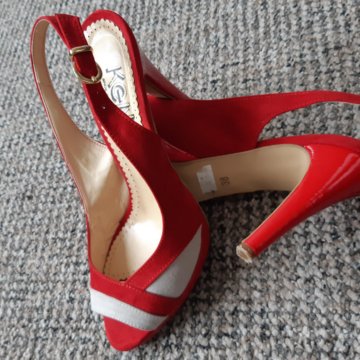 Красные босоножки р.38