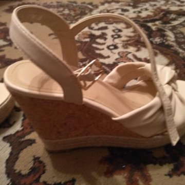 Босоножки женские