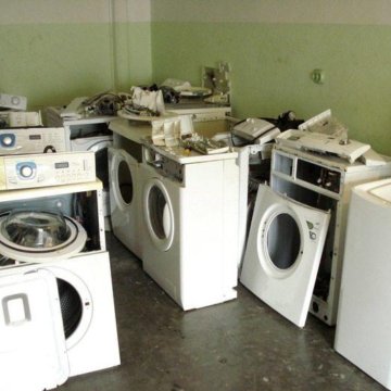 Скупка бу стиральных машин в москве. Стиральные машины в 2002. Заброшенная стиральная машина. Стиральные машины много склад. Фирмы стиральных машин в 2002 году.