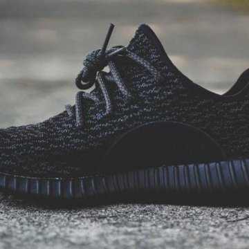 Пират Блек Адидас Иззи буст 350 Yeezy Pirate black