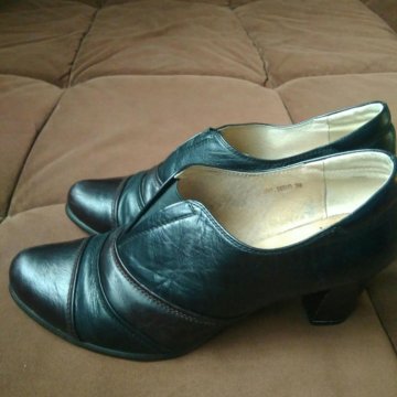 Кожаные туфли 39 размера