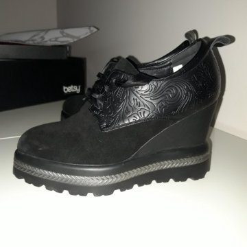 Ботинки демисезонные на танкетке, на платформе