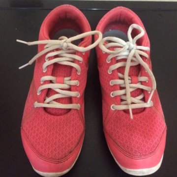 Кроссовки женские