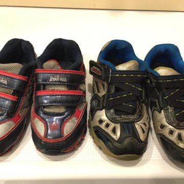 Кроссовки с огоньками