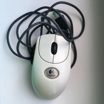 Компьютерная мышь Logitech (проводная)