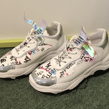 НОВЫЕ женские кроссовки модные