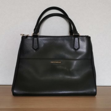 Сумка Coccinelle из сафьяновой кожи