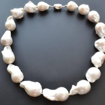 Колье из барочного жемчуга
