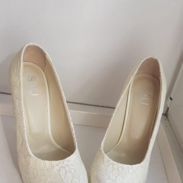 Вечерние бежевые туфли. Р. 36